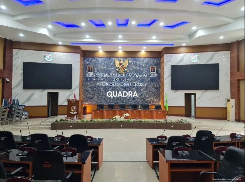 Dinding motif Sodalite Blue di ruang sidang Kantor DPRD Deli Serdang
