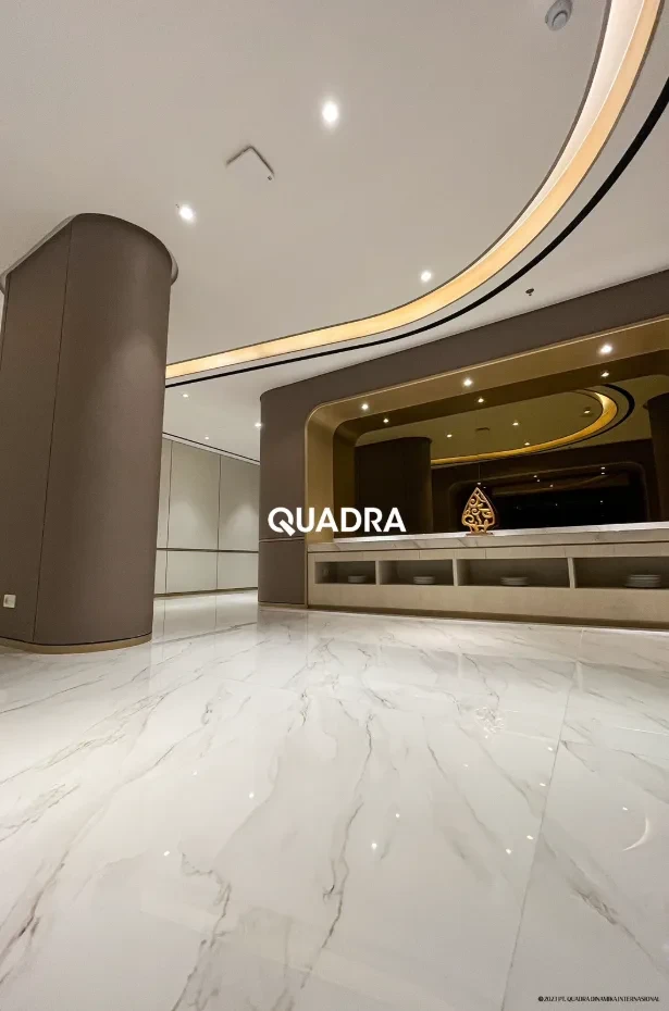 Lantai granit motif Cortina Bianco di Hotel Atria